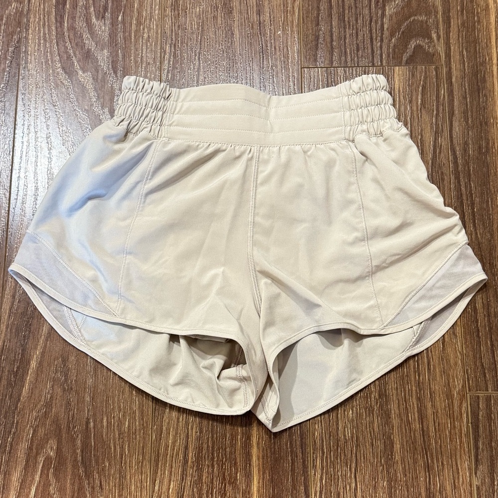 Lululemon High Rise Hotty Hot Short 2.5” size 2